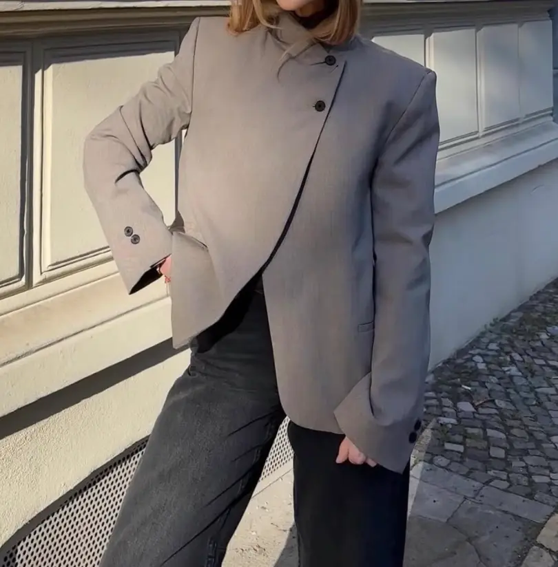 Blazer cuello alto (ZARA)
