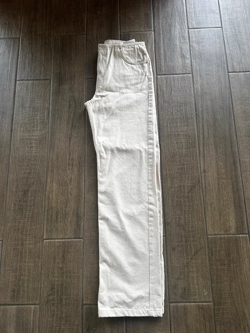 Jeans tiro medio sin pretina (Pull & Bear)