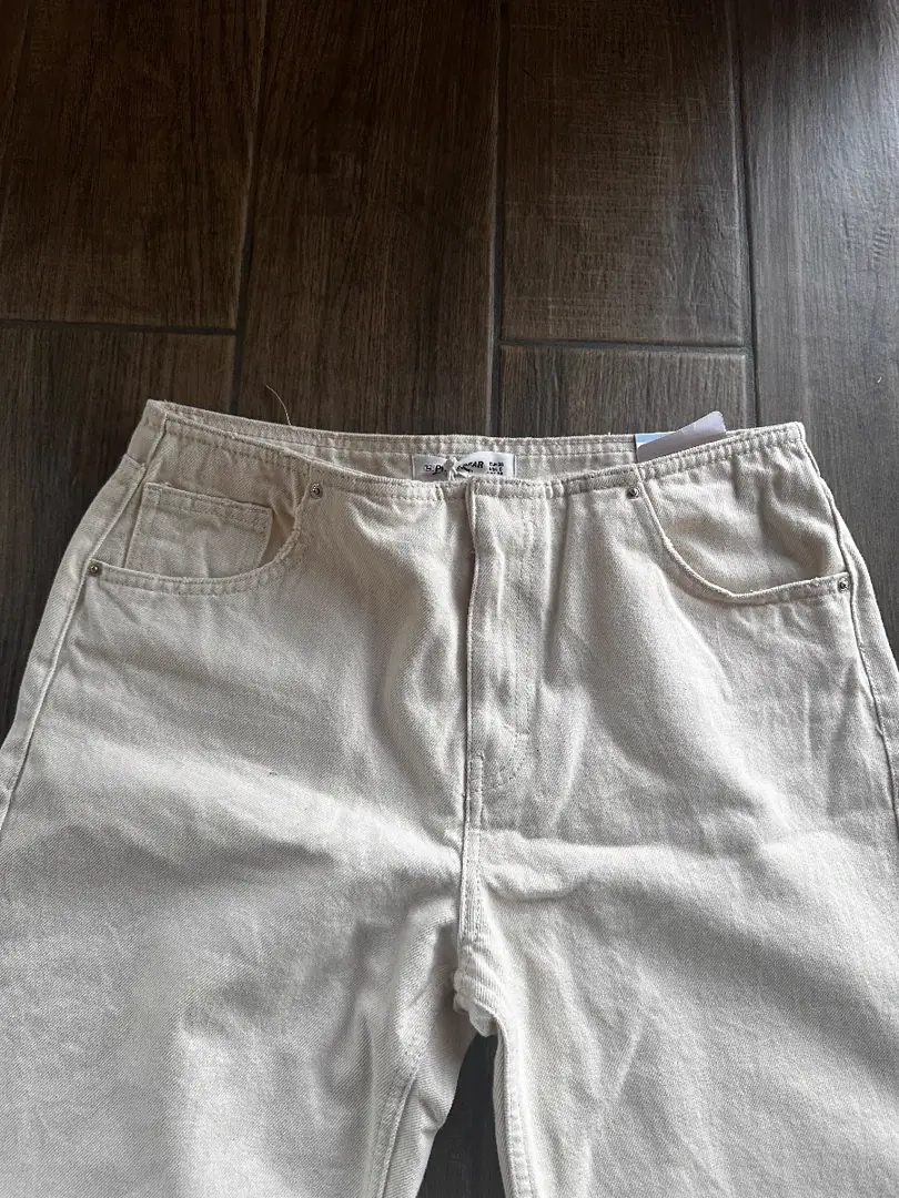 Jeans tiro medio sin pretina (Pull & Bear)