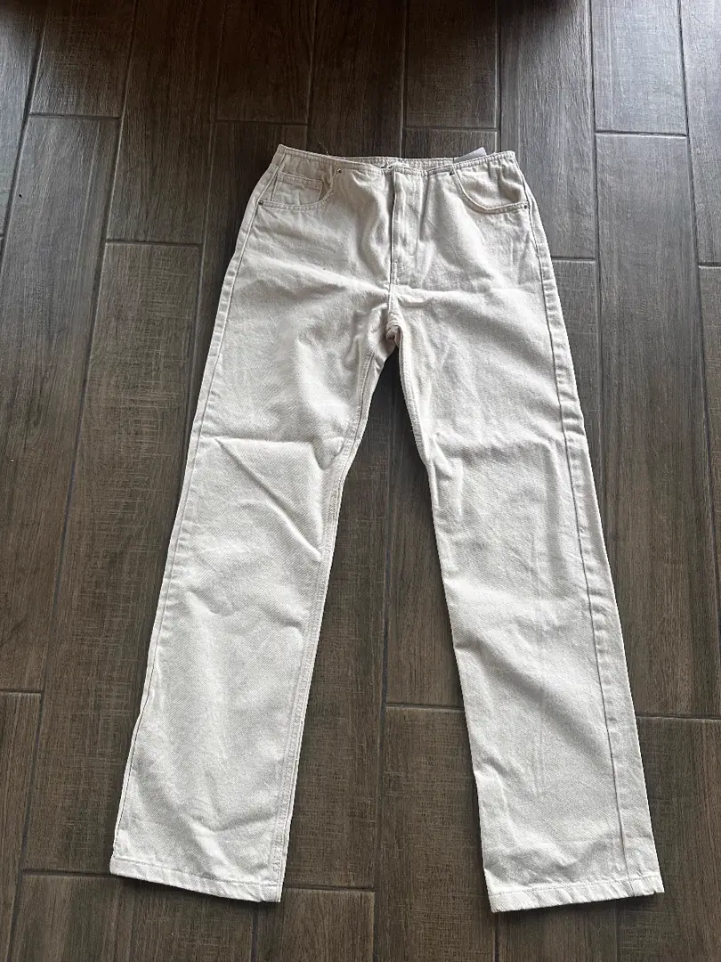 Jeans tiro medio sin pretina (Pull & Bear)