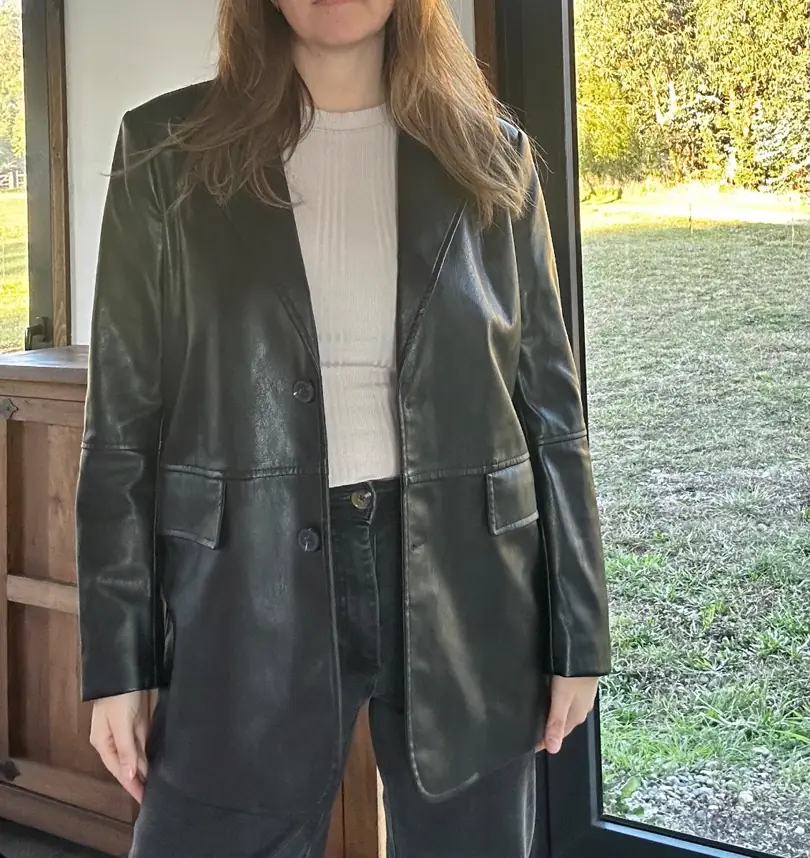 Blazer símil cuero (Stradivarius)