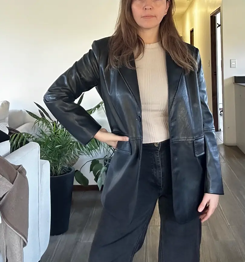 Blazer símil cuero (Stradivarius)